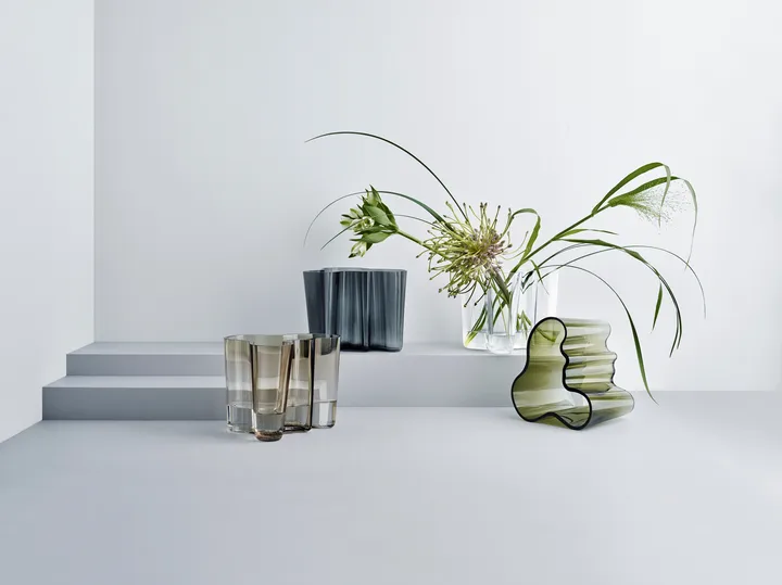 Alvar Aalto vase dark grey from Iittala - NordicNest.com
