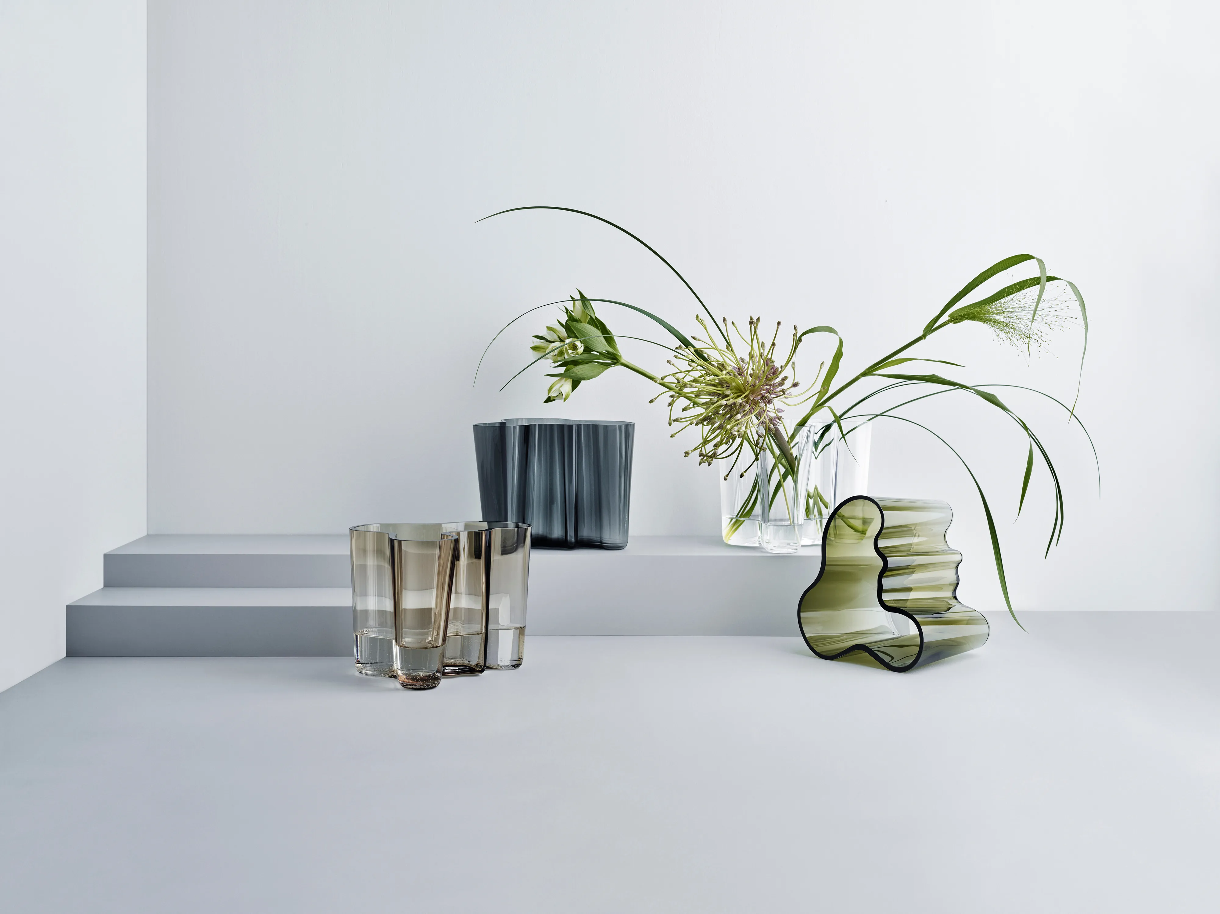 Alvar Aalto vase moss green from Iittala - NordicNest.com