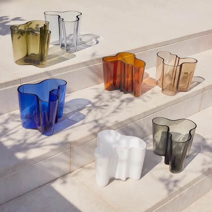 Alvar Aalto vase moss green from Iittala - NordicNest.com