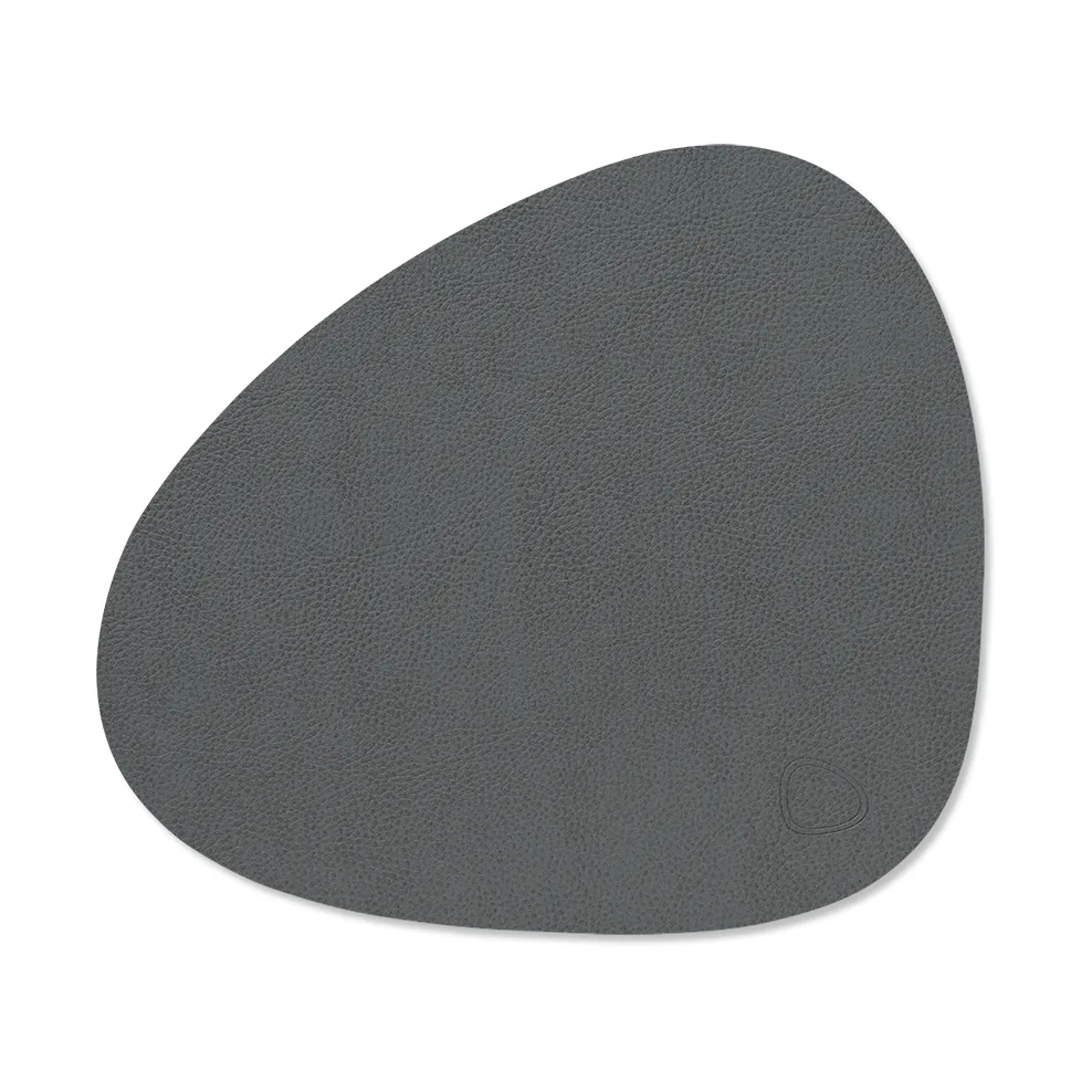 LIND DNA Serene dækkeserviet curve S 24x28 cm Anthracite